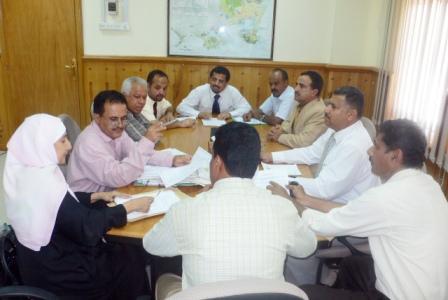 شائف يترأس اجتماع الهيئة الادارية لمحلي عدن أمس